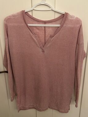 American Eagle Outfitters Blush Pink V-Neck Long Sleeve Top, size XS